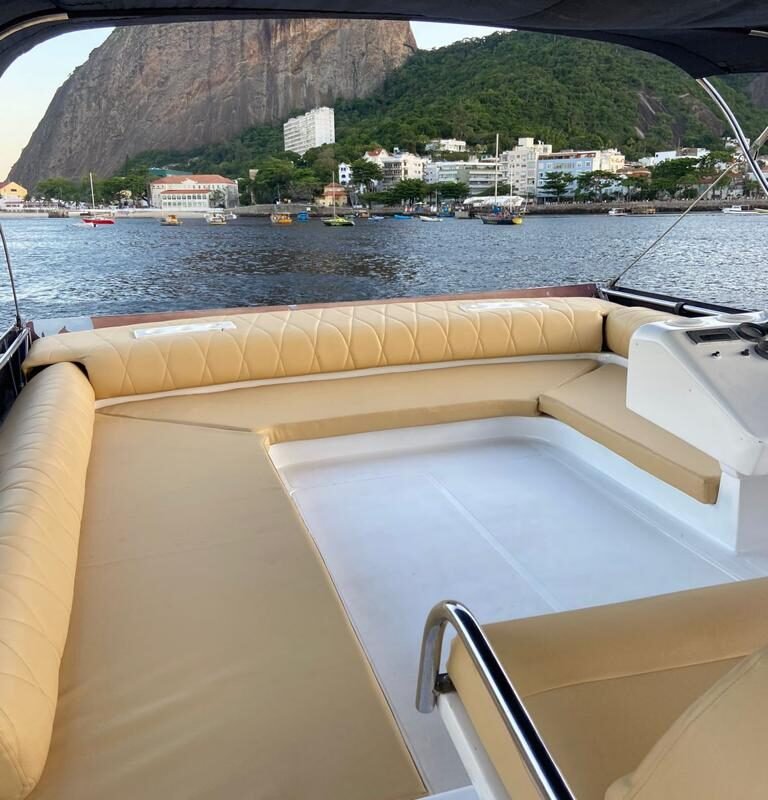 Lancha Intermarine 440 no RJ