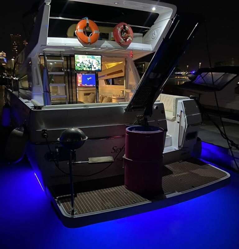Popa da Lancha Intermarine 440 no RJ