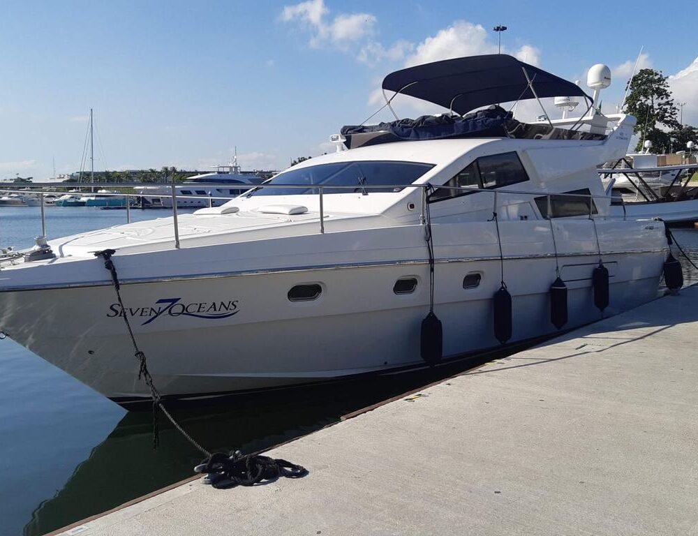 Lancha Intermarine 440 no RJ