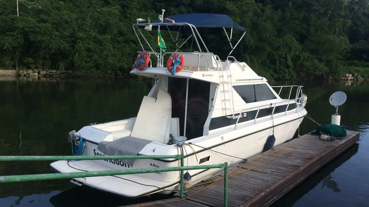 Aluguel e passeio de Lancha Intermarine Oceanic 32 Barco em Angra dos Reis, Ilha Grande, Brazil - Charter, Boat Rental