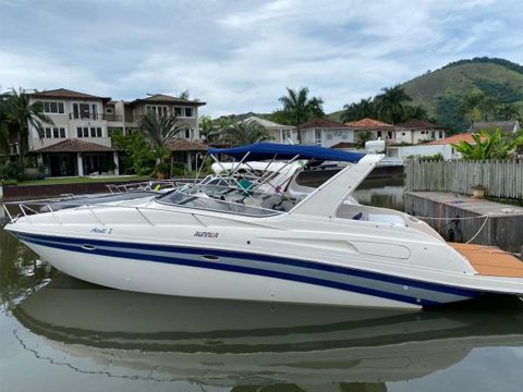 Lancha Runner 335 em Angra