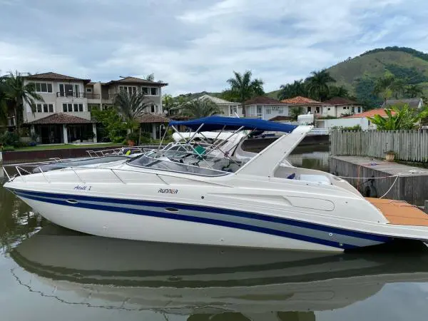 Lancha Runner 335 Andi I em Angra dos Reis — vista lateral