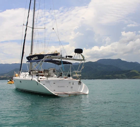 Aluguel e passeio de Veleiro One Off 47 em Ilhabela e São Sebastião (SP).