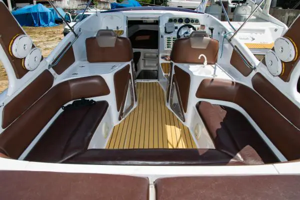 Lancha Runner 330