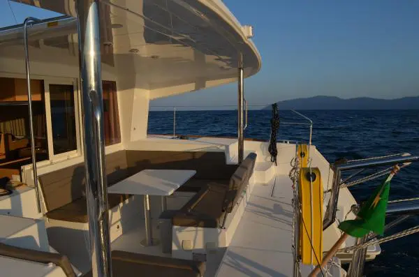 Catamarã à Vela Lagoon 400 S2