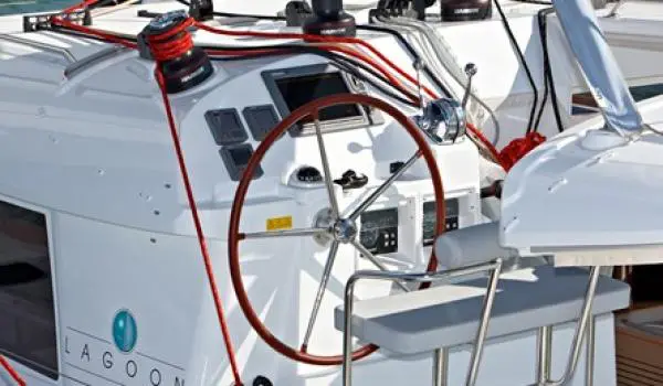 Catamarã à Vela Lagoon 400 S2