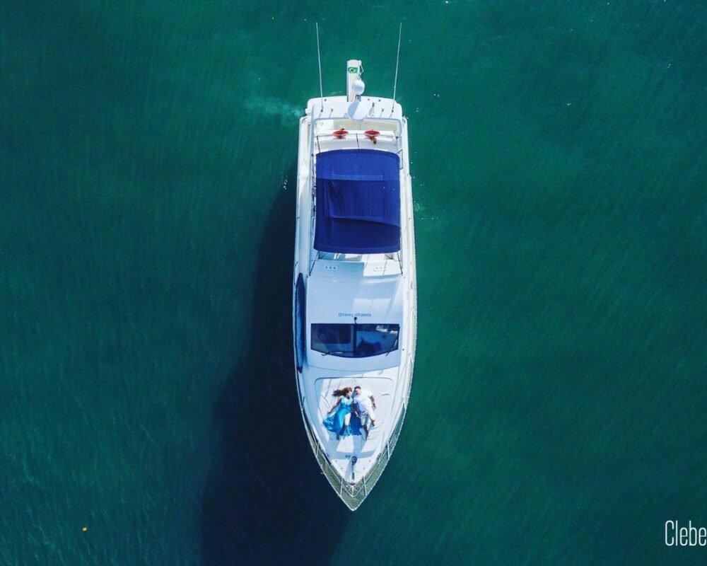Lancha Intermarine 440 em Ilhabela