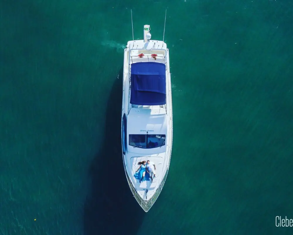Lancha Intermarine 440 em Ilhabela