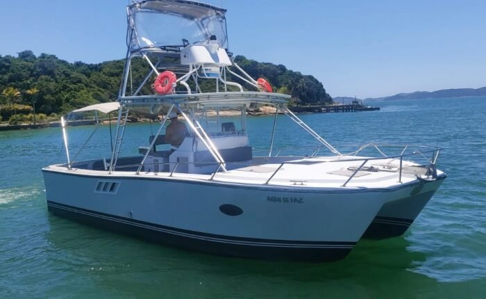 Lancha Cat Mares 370 Aluguel e passeio de barco e lancha em Búzios