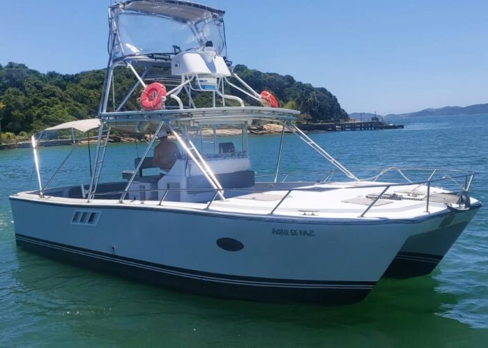 Lancha Cat Mares 370 Aluguel e passeio de barco e lancha em Búzios