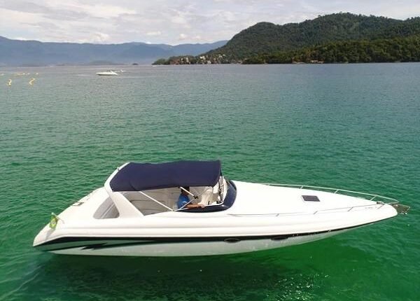 Lancha Runner 330 em Angra dos Reis - Barco Passeio Aluguel Ilha Grande