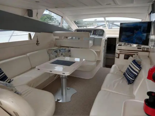 Lancha Intermarine 440 no Guarujá