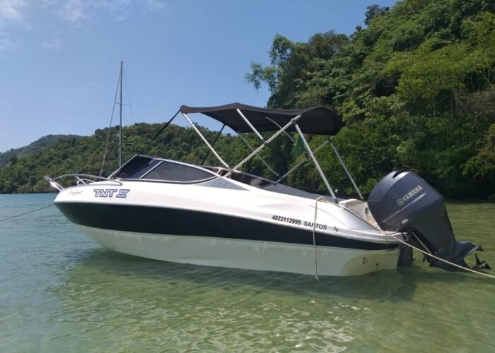 Passeio de Lancha Ventura em Paraty.