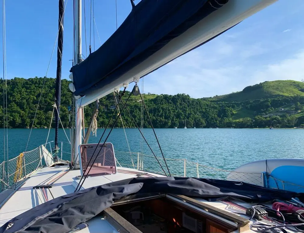 Passeio de Veleiro MJ 38 em Angra dos Reis.