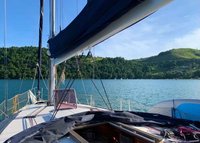 Passeio de Veleiro MJ 38 em Angra dos Reis.