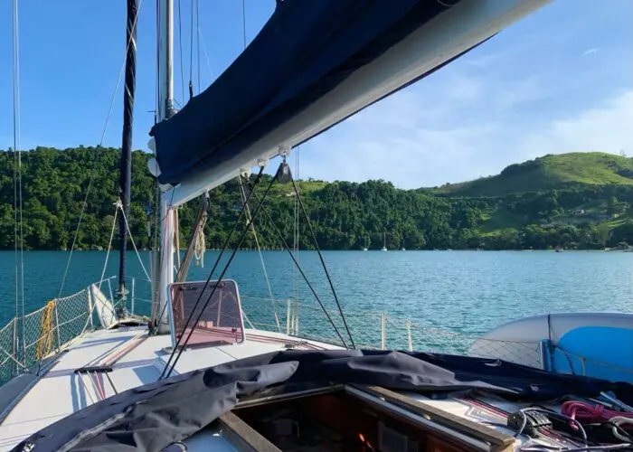Passeio de Veleiro MJ 38 em Angra dos Reis.