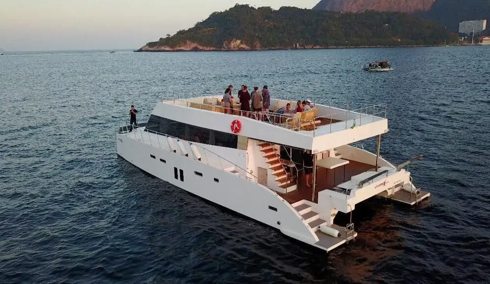 Catamarã 57