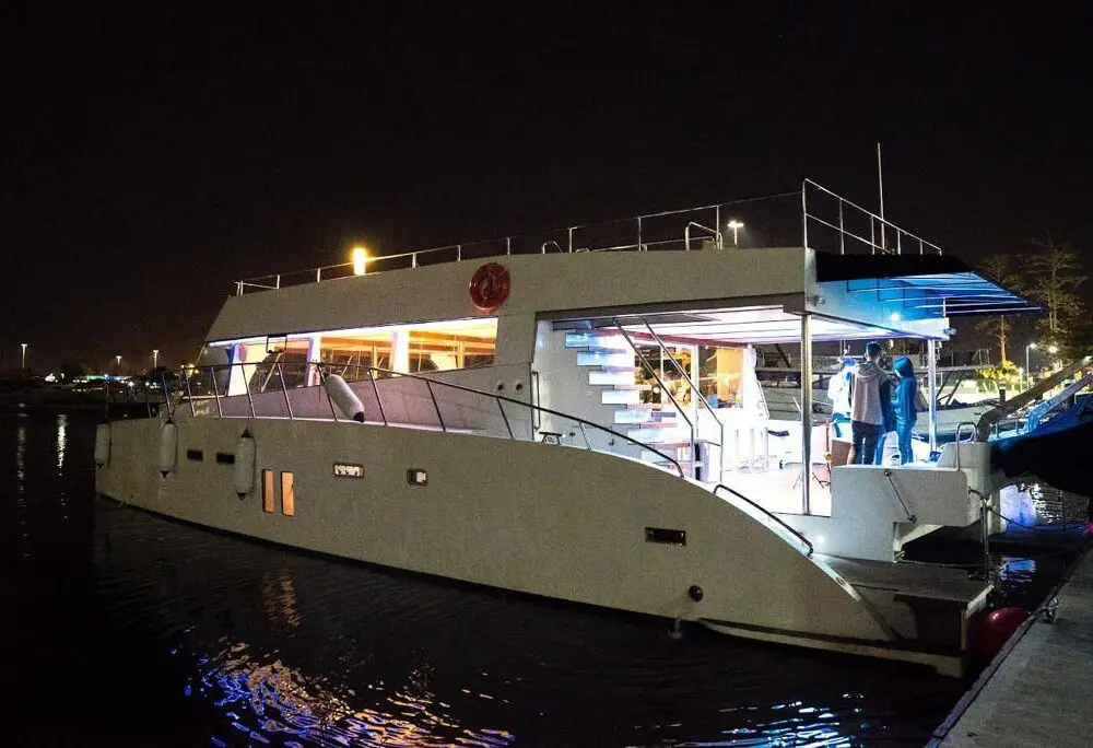 Catamarã 57