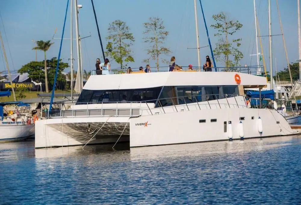 Catamarã 57