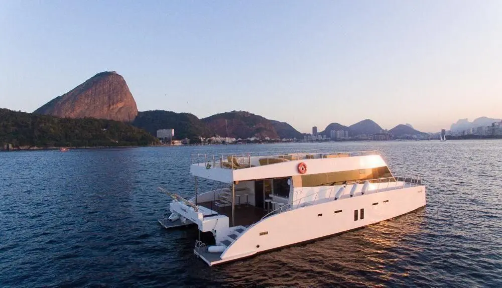 Catamarã 57