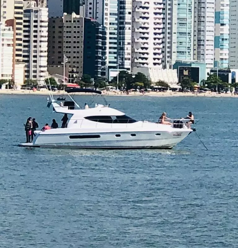 Lancha Azimut 40