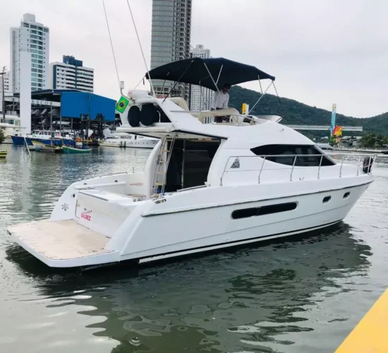 Lancha Azimut 40 - Barco em Balneário Camboriú, Porto Belo e Caixa d'Aço