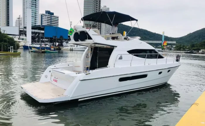 Lancha Azimut 40 - Barco em Balneário Camboriú, Porto Belo e Caixa d'Aço