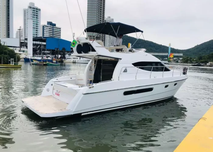 Lancha Azimut 40 - Barco em Balneário Camboriú, Porto Belo e Caixa d'Aço