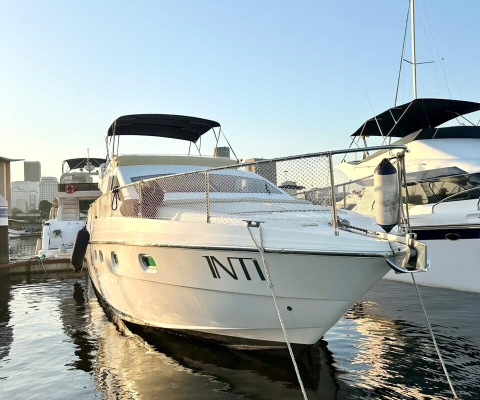 Lancha Intermarine 44 no RJ