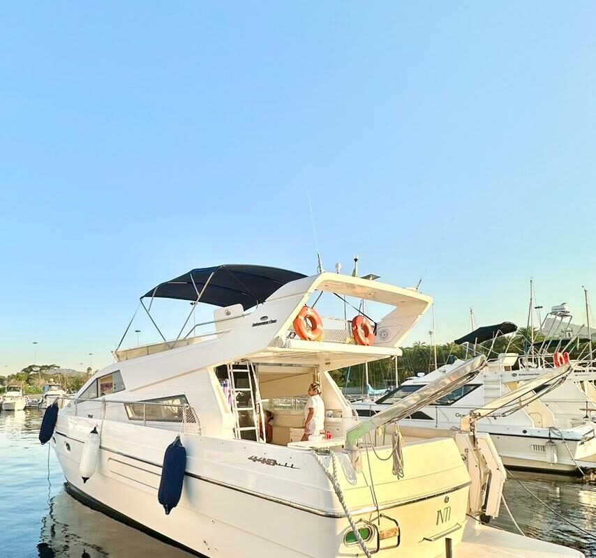 Lancha Intermarine 44 no RJ