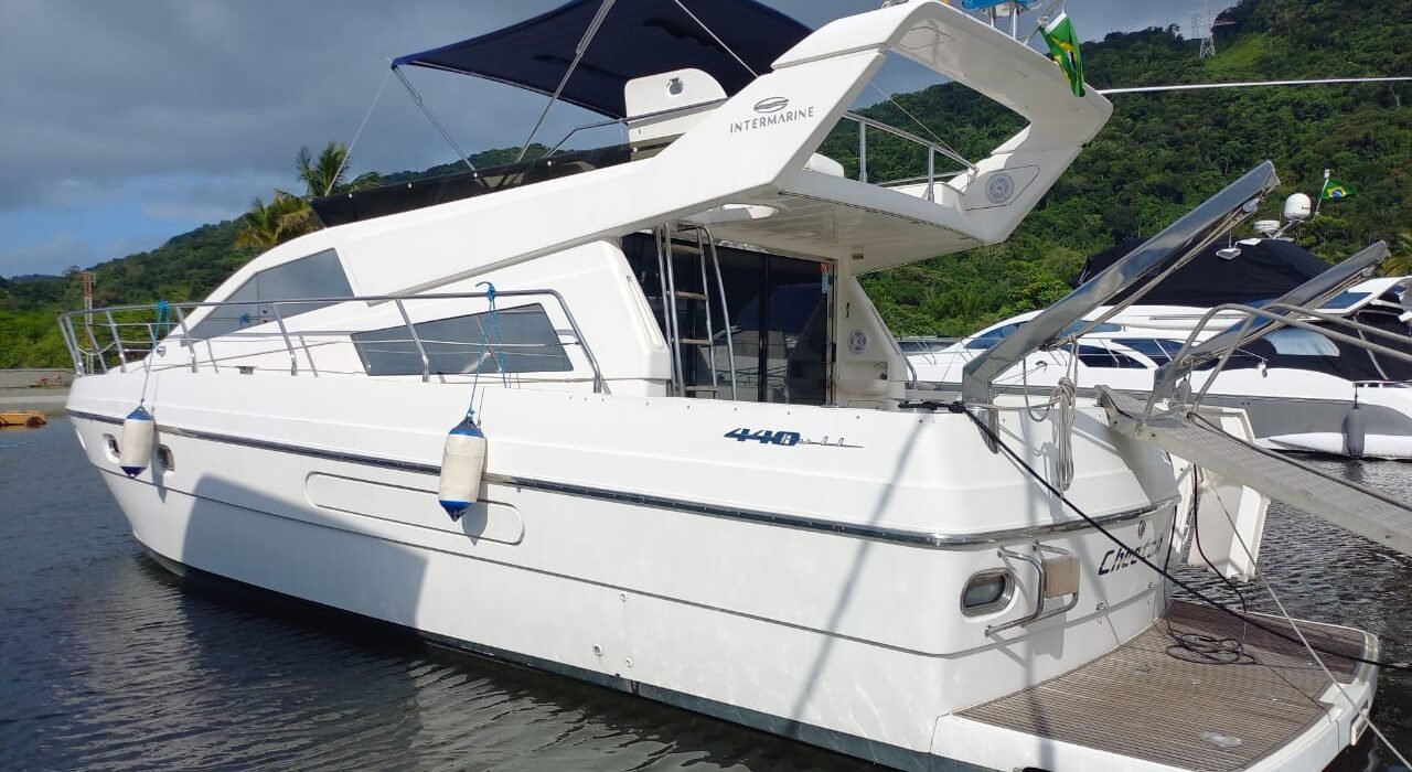 Passeio e aluguel de Lancha Intermarine 440 Full. Barco em Santos, Guarujá e Bertioga.