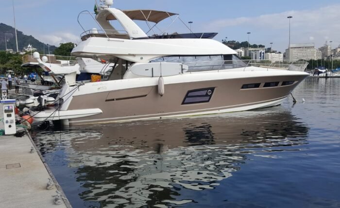 Lancha Prestige 60