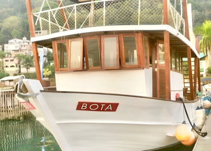 Aluguel e Passeio de Traineira Gourmet 53. Barco em Rio de Janeiro e Niterói.