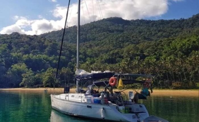 Aluguel e Passeio de Veleiro B&B 36 - Barco em Ubatuba