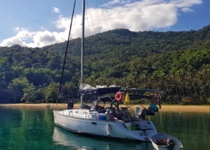 Aluguel e Passeio de Veleiro B&B 36 - Barco em Ubatuba