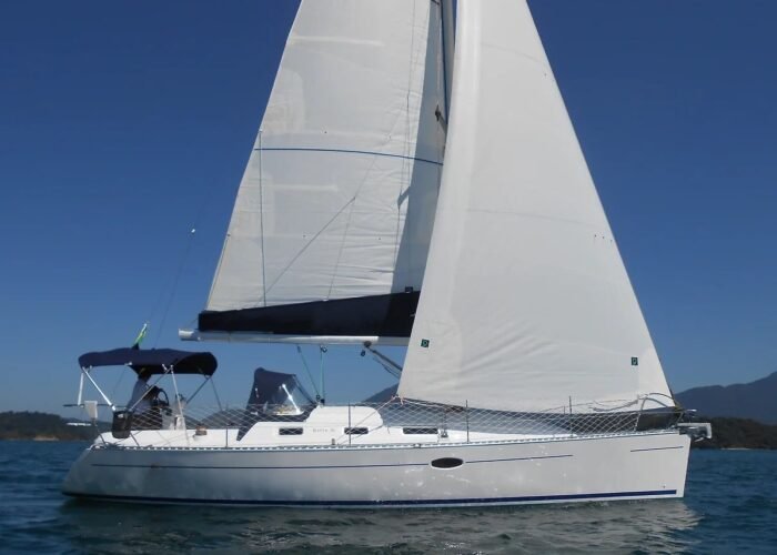 Aluguel e passeio de veleiro Delta 36 em Angra dos Reis.