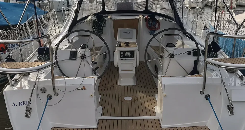 Veleiro Delta 41 em Angra