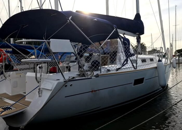 Veleiro Delta 41 em Angra