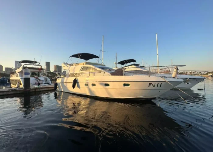 Lancha Intermarine 44 no RJ