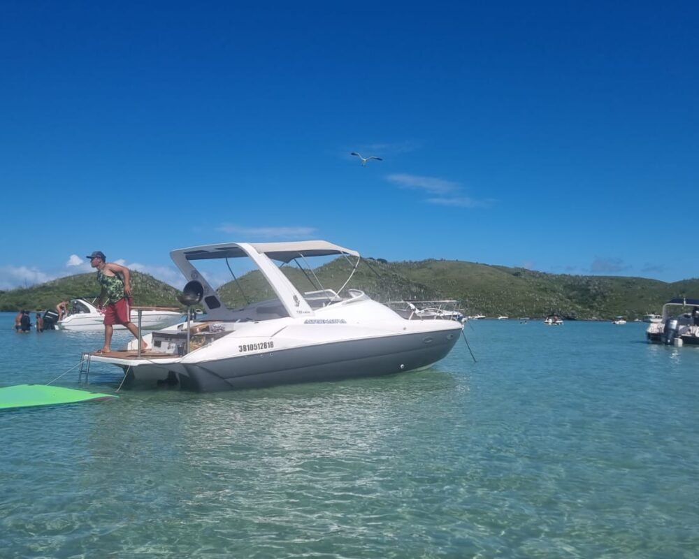 Lancha Alternativa 28 - Valentina - Barco em Cabo Frio