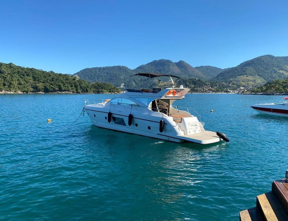 Aluguel e passeio de lancha Yacht Cimitarra 56 - Barco em Angra dos Reis e Ilha Grande