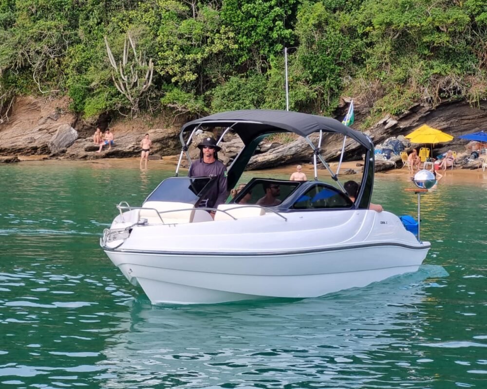 Lancha Coral 24 - Be Happy II - Barco em Búzios
