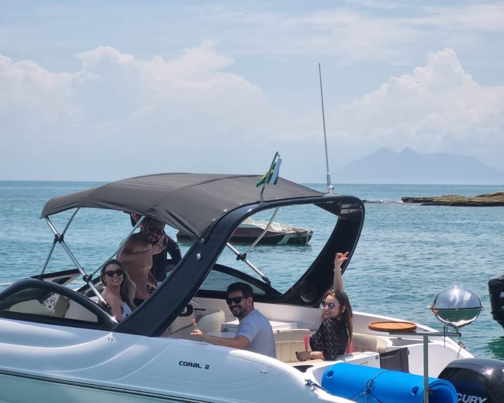 Lancha Coral 24 - Be Happy II - Barco em Búzios