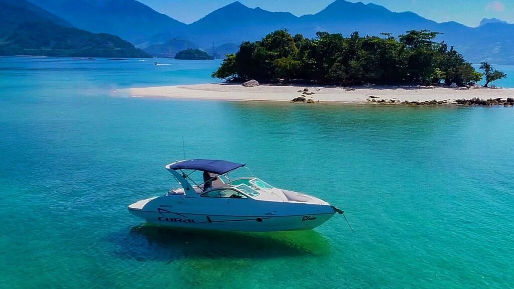 Lancha Coral 28 em Angra dos Reis - Bless - Barco Ilha Grande