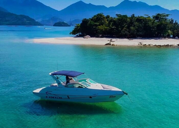 Lancha Coral 28 em Angra dos Reis - Bless - Barco Ilha Grande