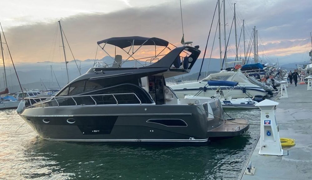 Lancha Antares 36 - Plano B - Barco em Paraty (1)