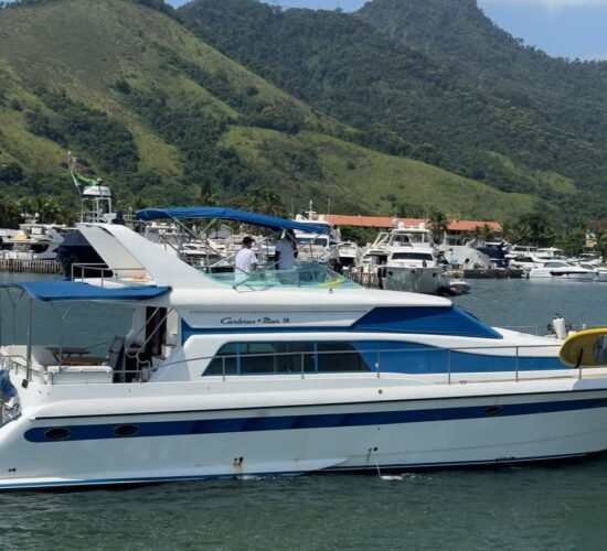 Lancha Carbrasmar 58 - Kiahora - Barco em Angra dos Reis, Ilha Grande