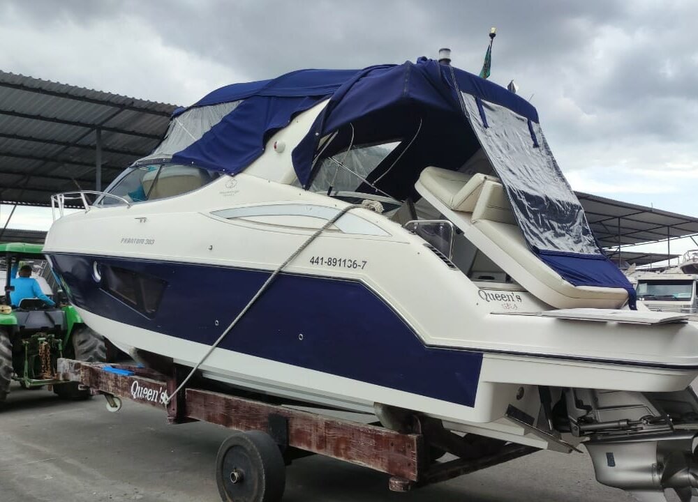 Lancha Phantom 303 - Queen's Sea - Barco em Salvador