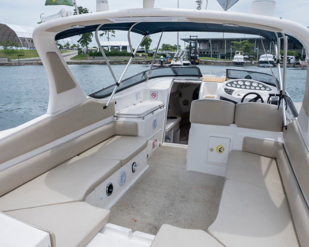 Lancha Runner 380 - Okklahoma - Barco no Rio de Janeiro e Niterói