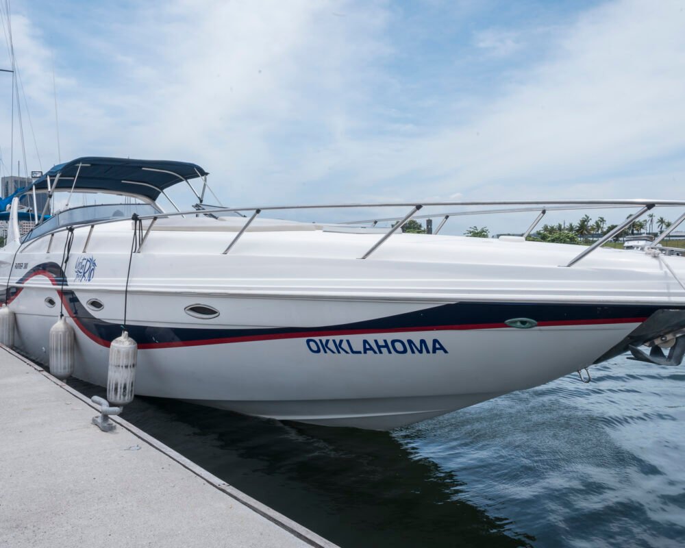 Lancha Runner 380 - Okklahoma - Barco no Rio de Janeiro e Niterói